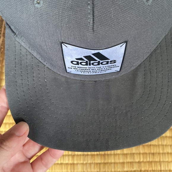 Men’s EUC ADIDAS: Aero Ready Gray Baseball Cap with adjustable fit - Picture 4 of 8